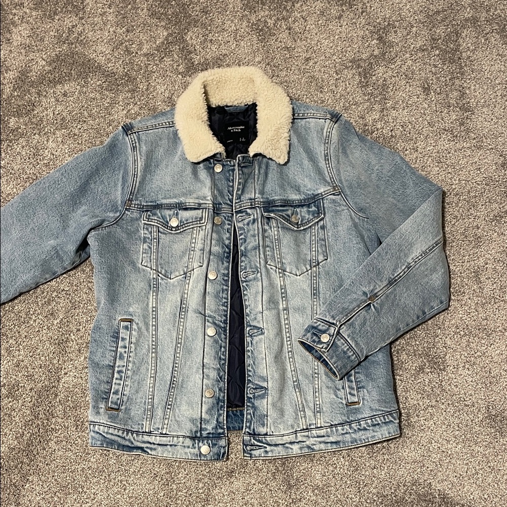 Abercrombie & Fitch Quilted Jacket with Sherpa Lining (Men’s L)